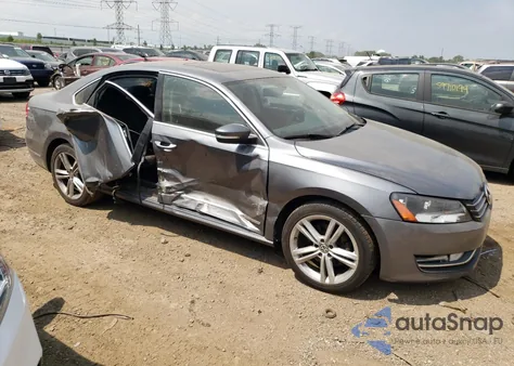 2013 Volkswagen Passat Sel z USA, uszkodzony, nr VIN 1VWCN7A38DC131453